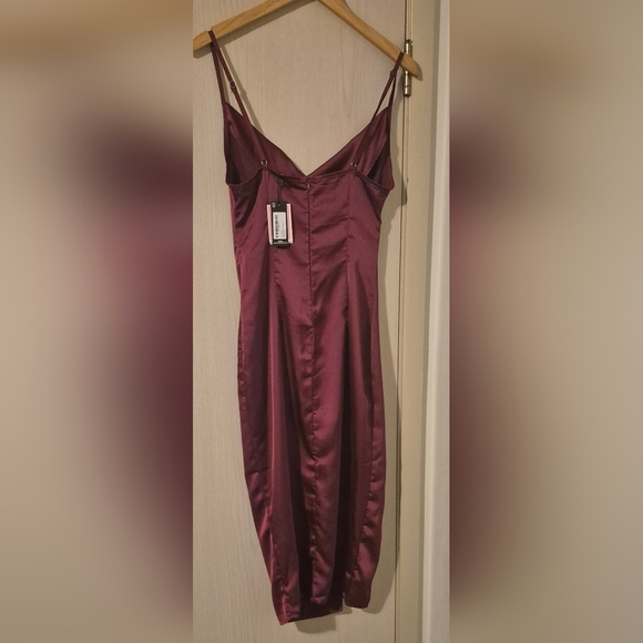 PrettyLittleThing Burgundy Strappy Satin Cowl Midi Dress - Picture 5 of 9